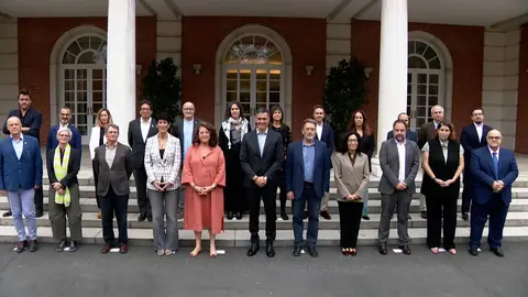 pedro sanchez con ongs