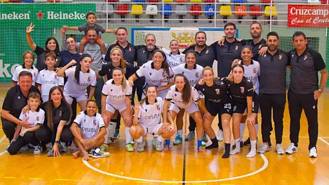 Las integrantes del Ceuta Femenino celebran su cuarta victoria de la temporada