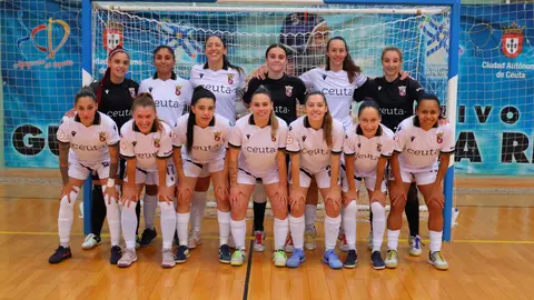 Formación del Ceuta Femenino, antes de su partido contra el Colegio San José