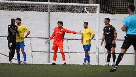 El portero del Ceuta B Pery ha tenido una destacada actuación en Conil
