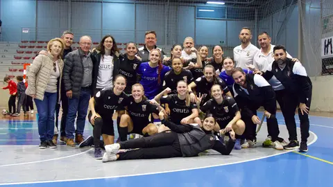 Los integrantes del equipo ceutí celebran su victoria en Almagro