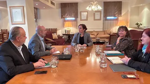 REUNION CSIF CON MINISTRA SANIDAD MONICA GARCIA