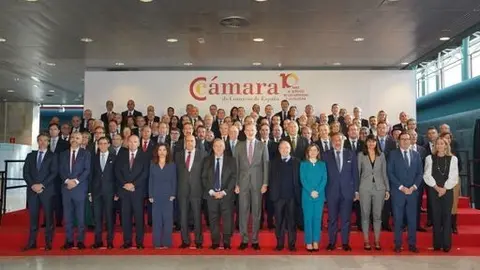 S.M. el Rey con el pte de la Cámara de España y vocales y vocales colaboradores del pleno