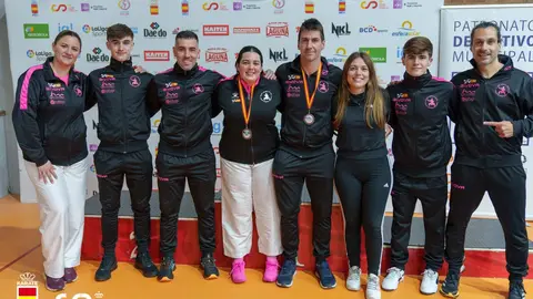 Los medallistas, junto al resto de integrantes del Club Sepai desplazados a Palma del Río