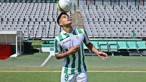 Kuki Salazar, en su presentación con el Códoba CF