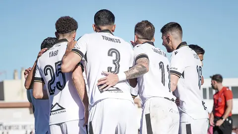 Jugadores de la AD Ceuta FC celebran uno de sus goles contra el Betis Deportivo