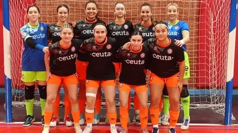 Formación del CD Camoens, este domingo en Azuqueca de Henares