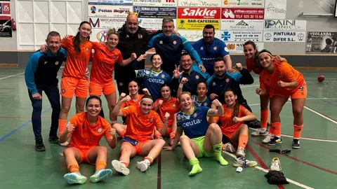 Las integrantes del Camoens celebran su victoria en Mora