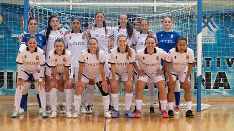 Las componentes del Ceuta Femenino, antes de su partido de este sábado contra el Chiloeches