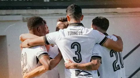 Jugadores del Ceuta celebran un gol en un partido de la pasada temporada
