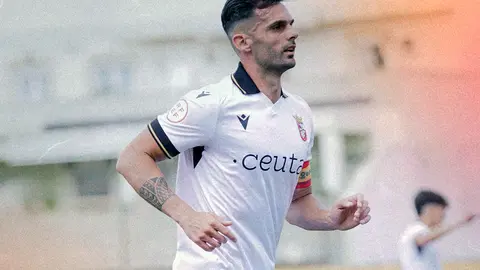 Cheíto, capitán del Ceuta B, durante el partido contra el Sevilla C