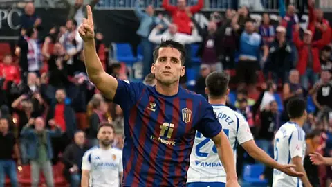 Juanto Ortuño celebra un gol con el Eldense