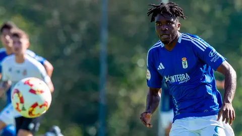 Jordan Pereke, en un partido con el filial del Real Oviedo