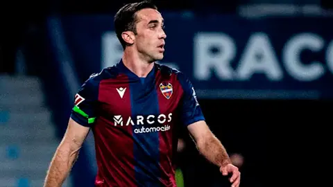 Manu Sánchez, nuevo lateral derecho de la AD Ceuta, en un partido con el Levante