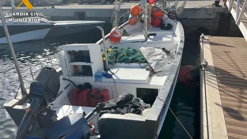 embarcación patera pescador