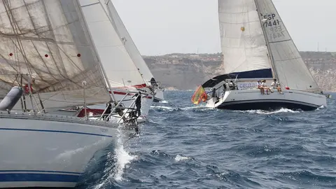 'Ceuta Dos Disparates' en cabeza_regata