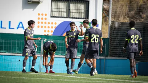 Los jugadores del Ceuta B celebran uno de sus goles en Marbella