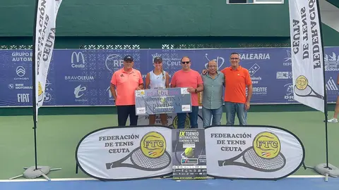 Aran Teixidó, en la entrega de trofeos celebrada tras la final