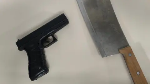 02-10-2025 ATRINCHERADO CEUTA ARMAS