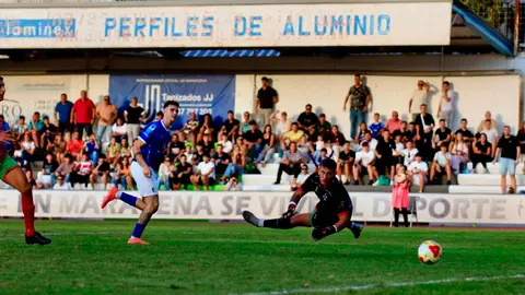 Imagen de uno de los goles del Maracena ante el Sporting