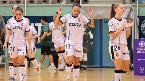 Las jugadoras del Ceuta celebran uno de sus goles