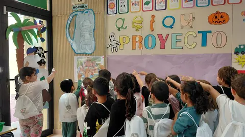 La Fundación del Ceuta ha repartido mochilas en distintos centros escolares de la ciudad