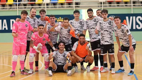 Los jugadores del Imperio Los Rosales celebran el punto conseguido