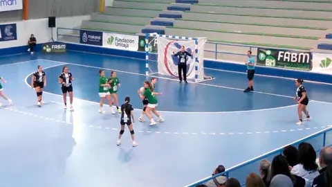 Una imagen del partido entre ceutíes y jienenses en La Libertad