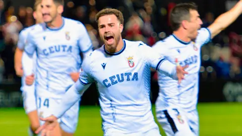 Marcos Fernández celebra el 2-1 ante el Almería, este miércoles en el Murube