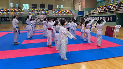 Karatecas sobre el tatami, este domingo en el 'Guillermo Molina'