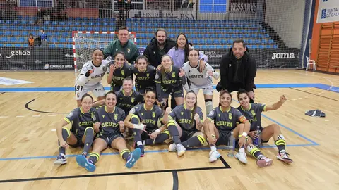 Las integrantes del Ceuta Femenino celebran su triunfo de este s&aacute;bado en Burela