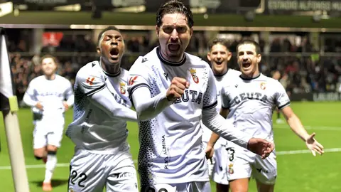 Campa&ntilde;a ha debutado con el Ceuta y ha marcado un golazo que ha supuesto el 2-1