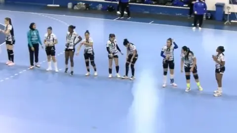 Las jugadoras del Estudiantes, antes de medirse al Alcobensas