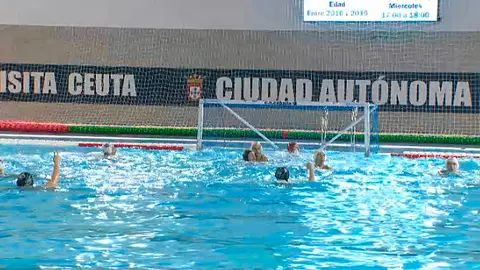 Una imagen del partido disputado este s&aacute;bado en la piscina 'Lorena Miranda' del Complejo 'D&iacute;az-Flor'
