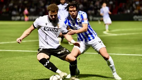 Marcos Fern&aacute;ndez, presionado por el realista Kita