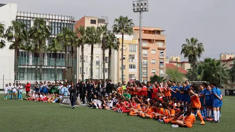 Los distintos equipos, durante su presentaci&oacute;n en el campo 'Emilio C&oacute;zar'