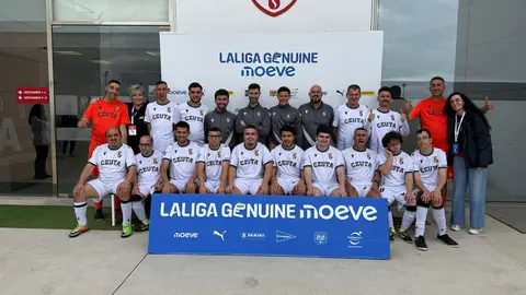 Formaci&oacute;n de la AD Ceuta FC Genuine, antes de su primer partido en Granada