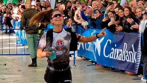 Mar&iacute;a Romero cruza la meta en los 101 Kil&oacute;metros de Ronda