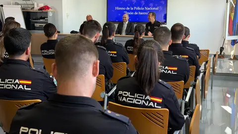 polic&iacute;a nacional p&eacute;rez triano delegado
