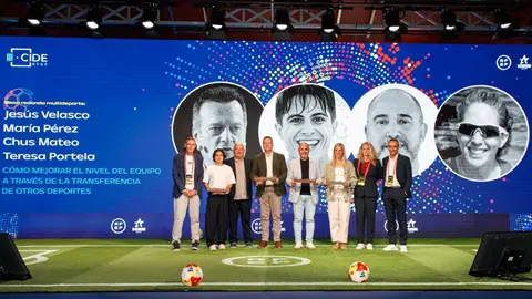 Iv&aacute;n Chaves, tercero por la izquierda, durante el III Congreso Internacional de Entrenadores celebrado en Madrid