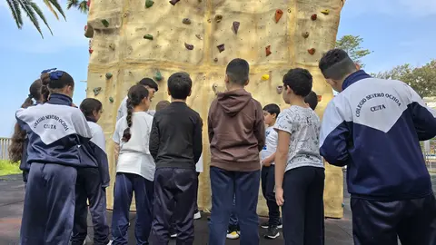 Un grupo de escolares, en el roc&oacute;dromo de San Amaro
