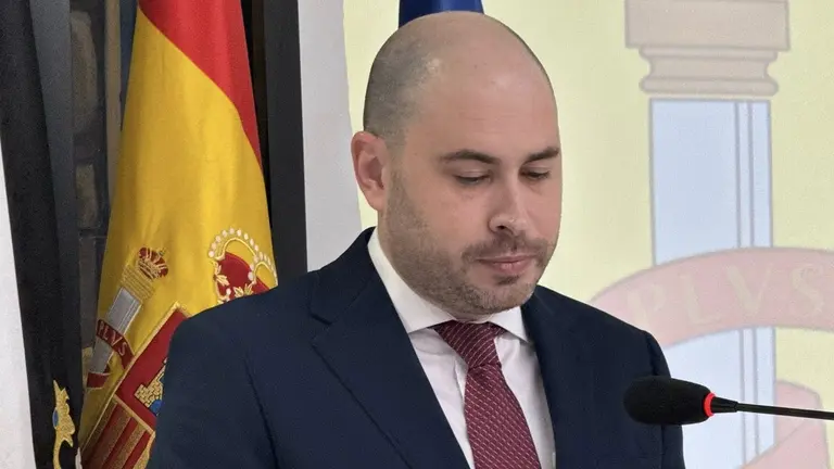 El delegado manifiesta el "profundo pesar" del Gobierno de España por la muerte de un joven del Tercio