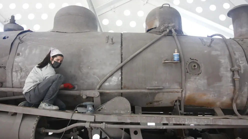 locomotora estaci&oacute;n ferrocarril