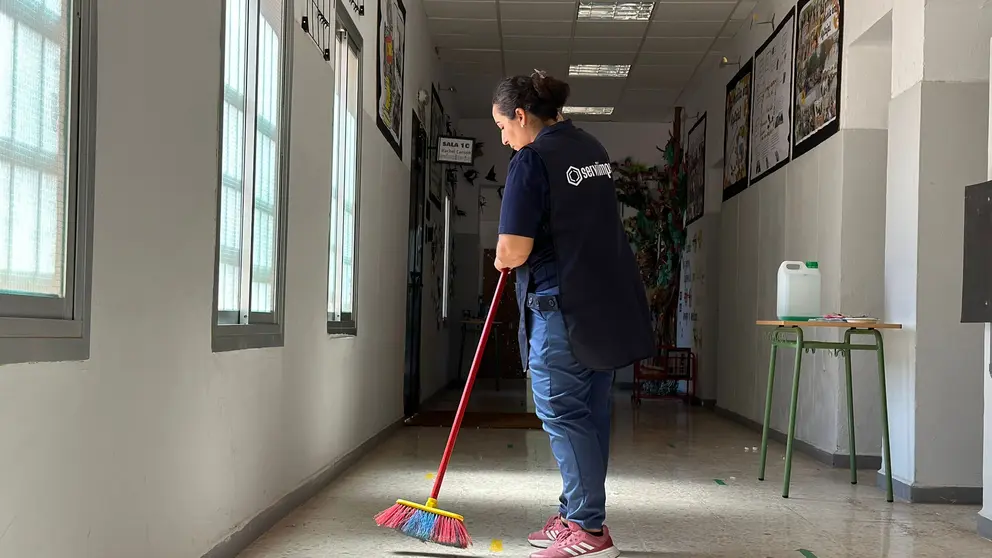 LIMPIEZA COLEGIOS SERVILIMPSA