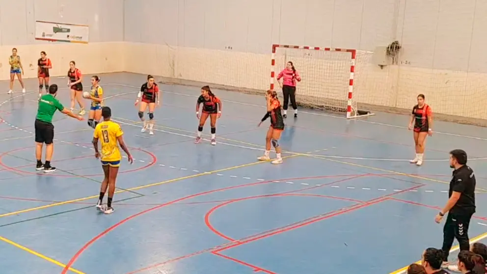 Un momento del partido disputado por el Estudiantes en Almería