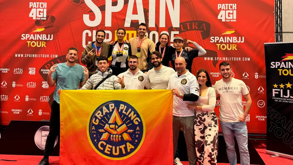 Los integrantes del equipo ceutí, en la competición de Sevilla