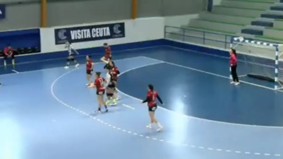 Un momento del partido disputado en el pabell&oacute;n La Libertad