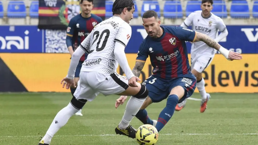 Campa&ntilde;a encara a un rival en el partido de este domingo en Huesca