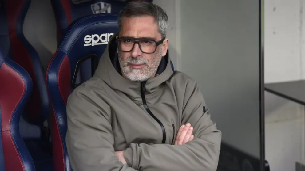 Jon P&eacute;rez 'Bolo', entrenador del Huesca, durante el partido contra el Ceuta