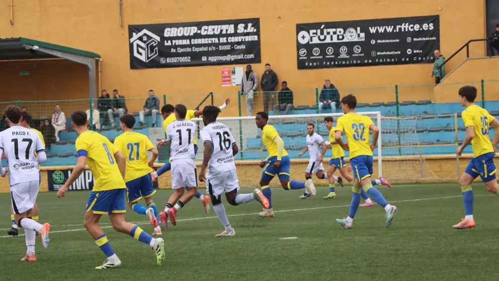 Una imagen del duelo entre los filiales del Ceuta y el C&aacute;diz